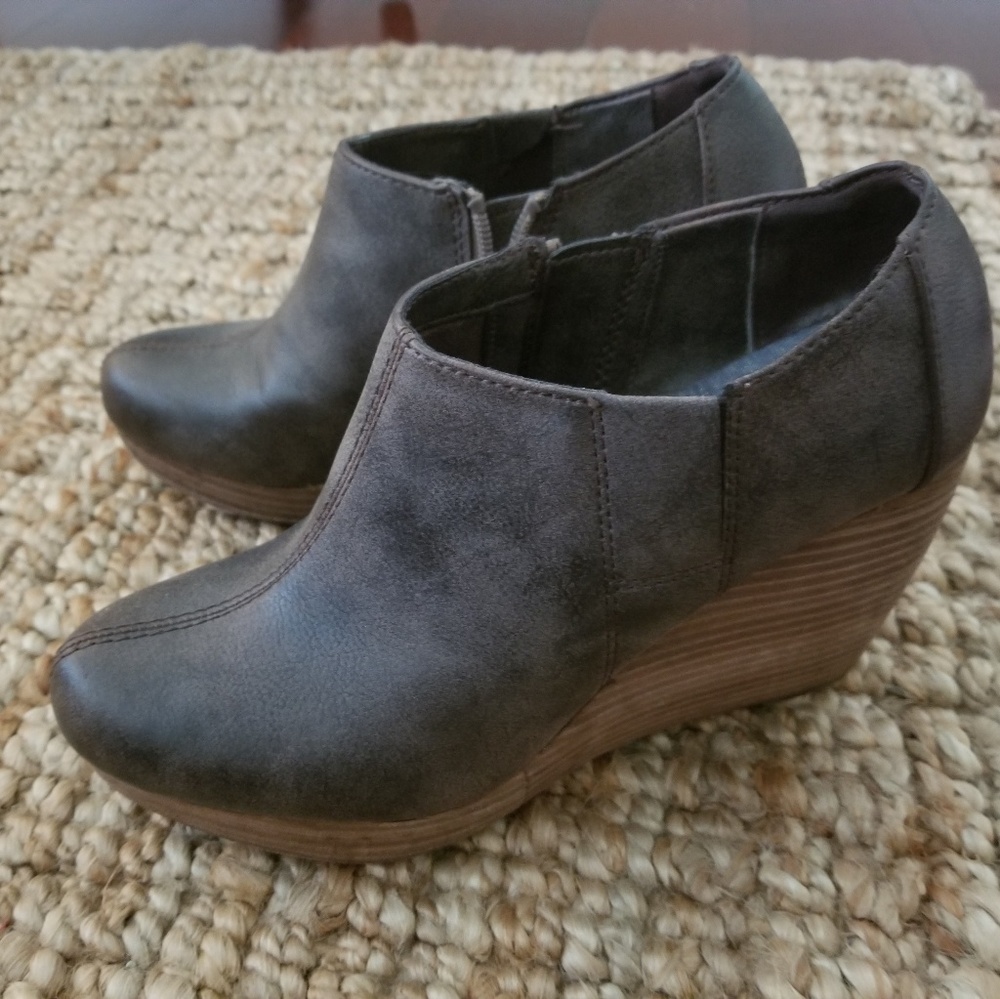Dr. Scholl's Harlin slip-on wedge bootie